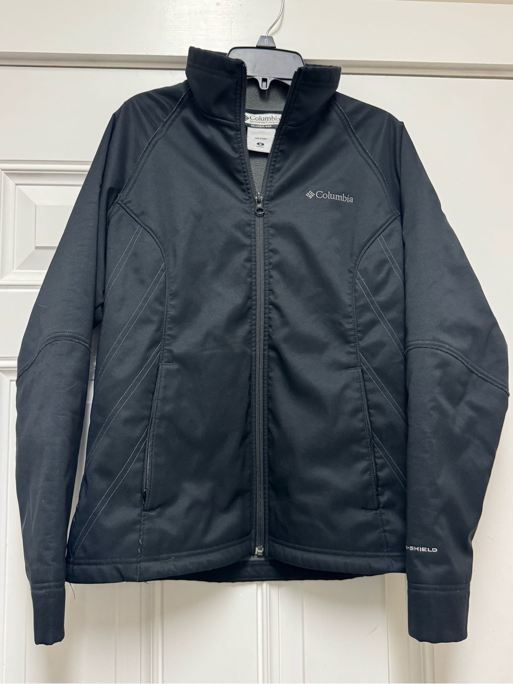 Columbia Women’s Black Windbreaker Softshell Jacket